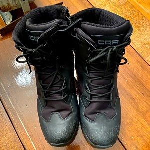Men’s black tactical boot